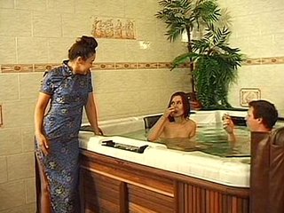 pootje baden (playing in bathtub)