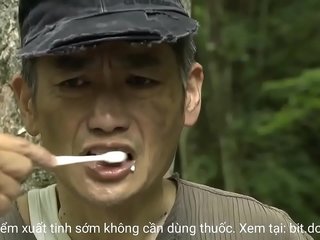 Gi&aacute;o sư rủ học tr&ograve; v&agrave;o rừng xoạc